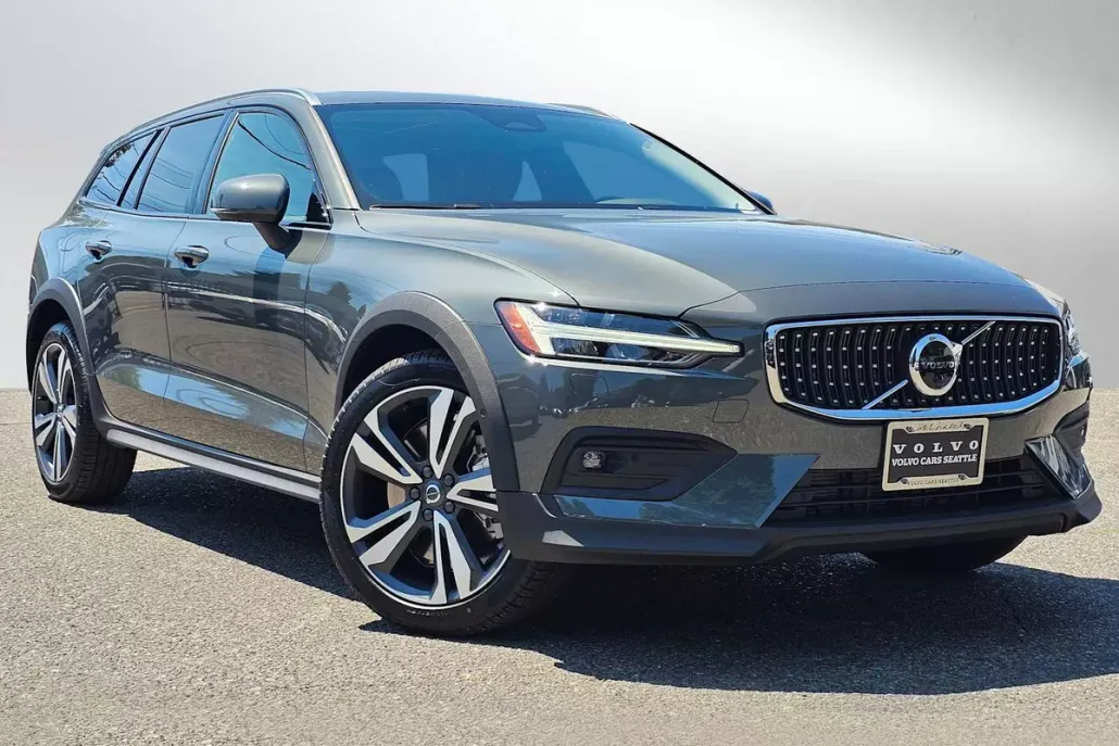 2026 Volvo V60 Cross Country B5 Plus photo 1