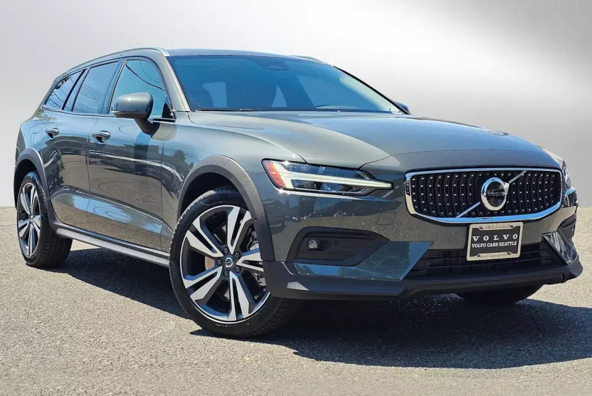 2026 Volvo V60 Cross Country B5 Plus photo 1