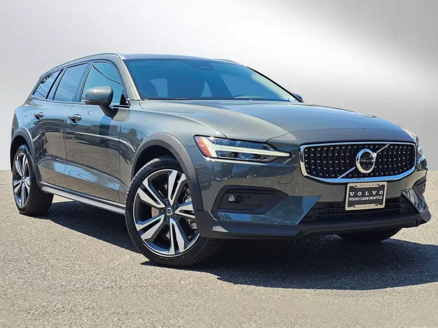 2026 Volvo V60 Cross Country B5 Plus photo 1