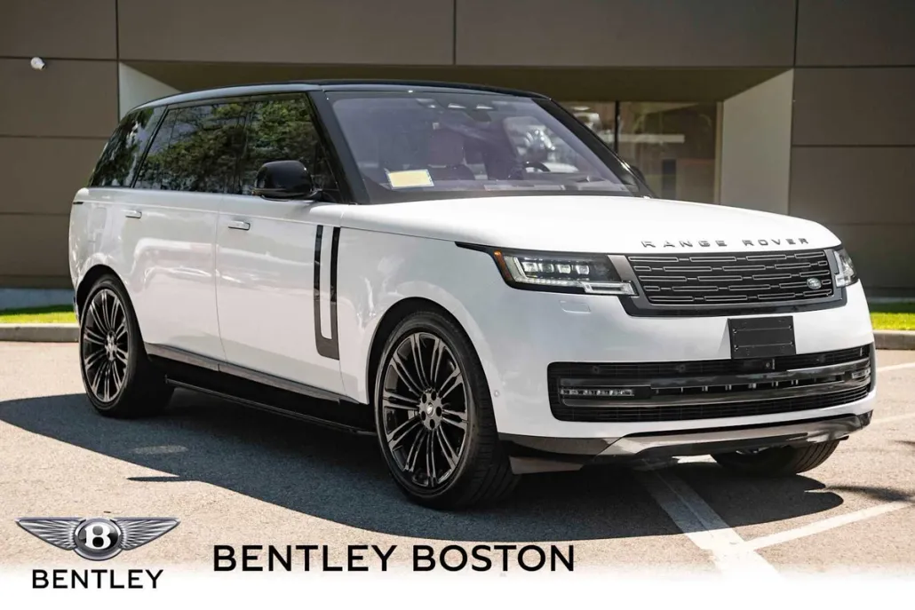 2023 Land Rover Range Rover SE photo 1