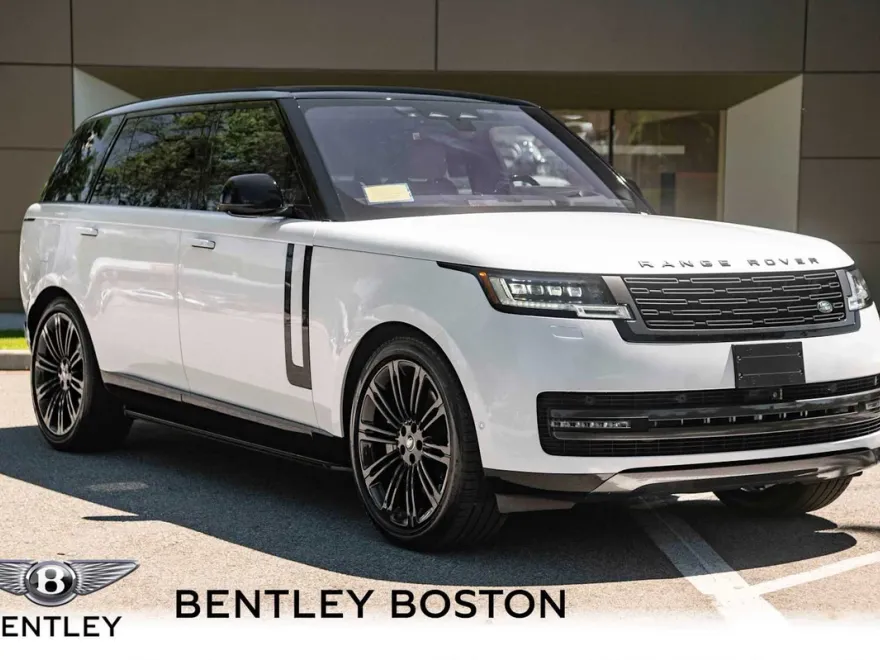 2023 Land Rover Range Rover SE photo 1