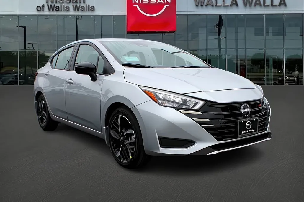 2025 Nissan Versa SR photo 1