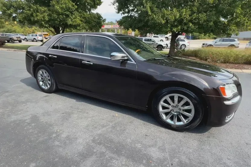 2012 Chrysler 300 Limited photo 1