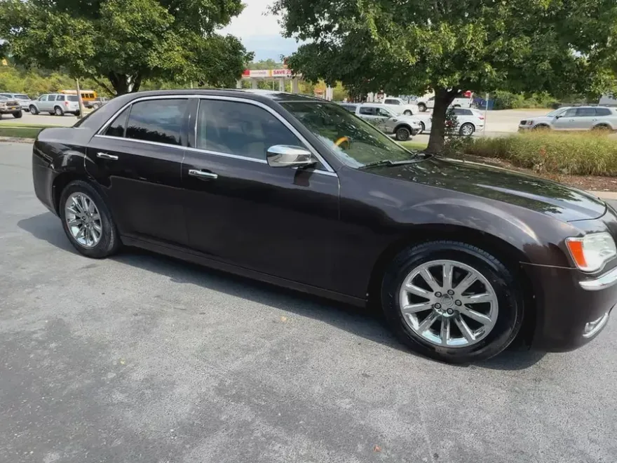 2012 Chrysler 300 Limited photo 1