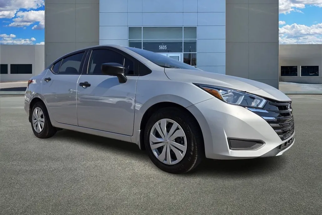 2024 Nissan Versa 1.6 S photo 1