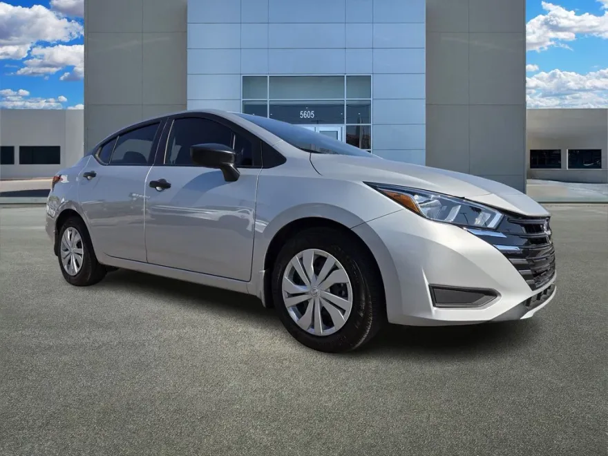 2024 Nissan Versa 1.6 S photo 1