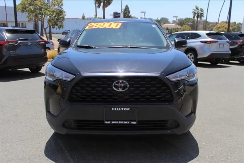 2022 Toyota Corolla Cross LE photo 1