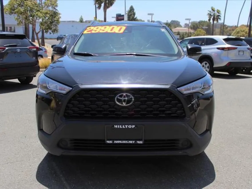 2022 Toyota Corolla Cross LE photo 1