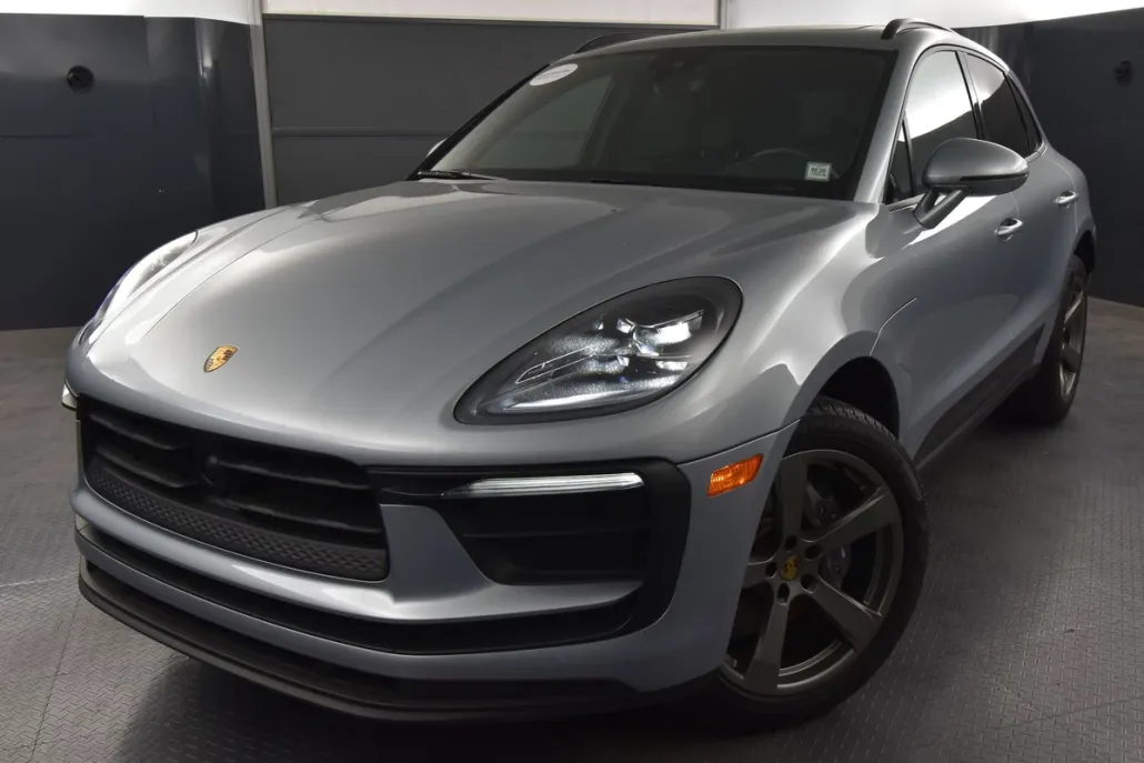 2024 Porsche Macan Base photo 1