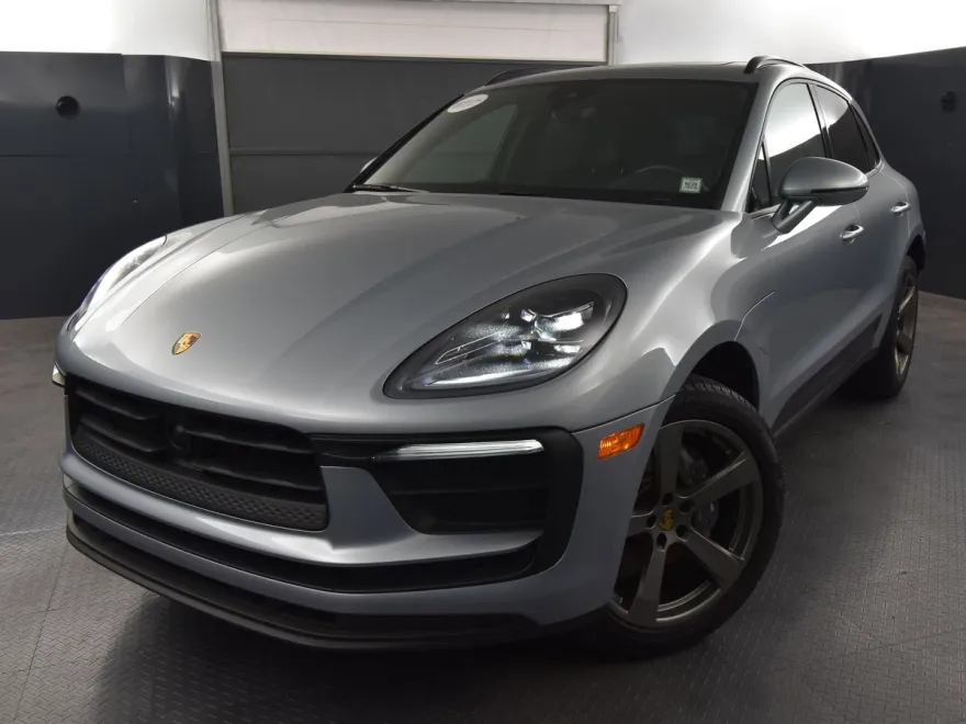 2024 Porsche Macan Base photo 1