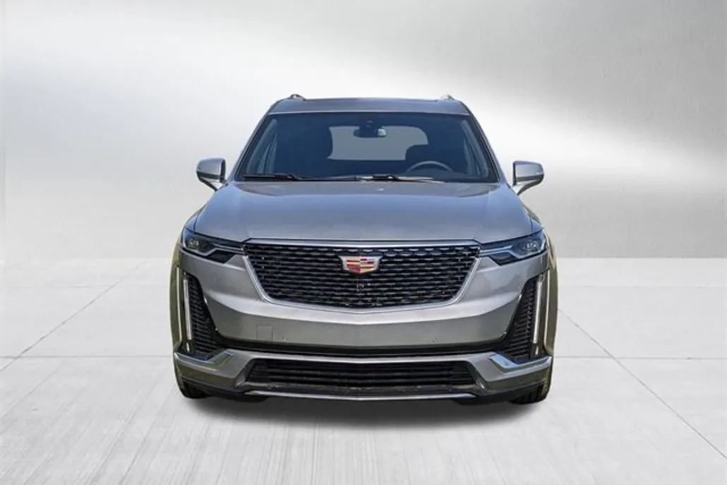 2025 Cadillac XT6 Luxury photo 1