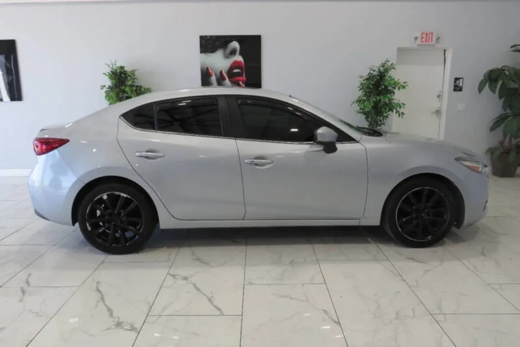 2017 Mazda Mazda3 Touring photo 1