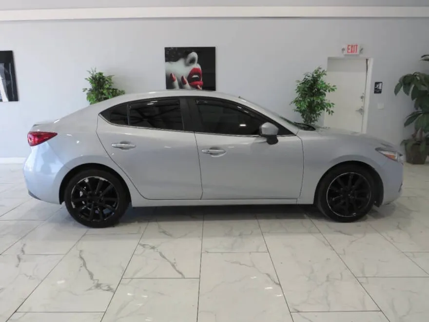 2017 Mazda Mazda3 Touring photo 1