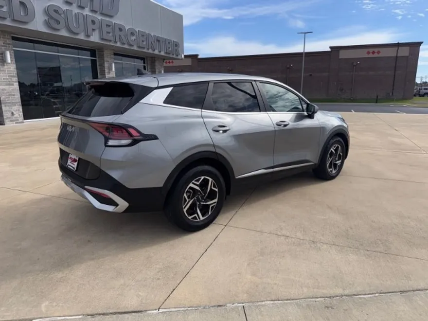 2024 Kia Sportage LX photo 1