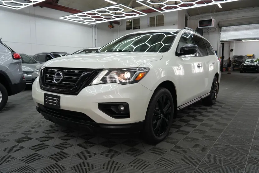 2018 Nissan Pathfinder SL photo 1
