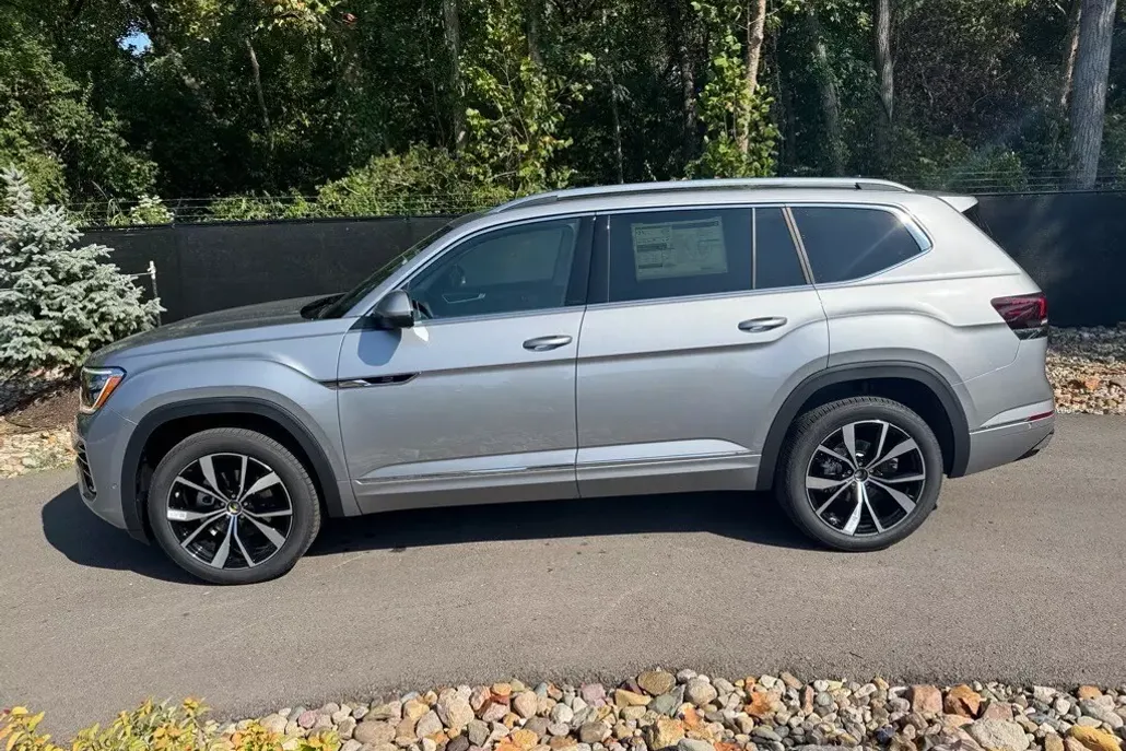 2026 Volkswagen Atlas SEL Premium R-Line photo 1