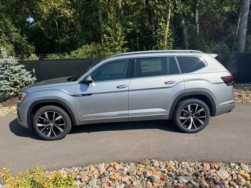 2026 Volkswagen Atlas SEL Premium R-Line photo 1