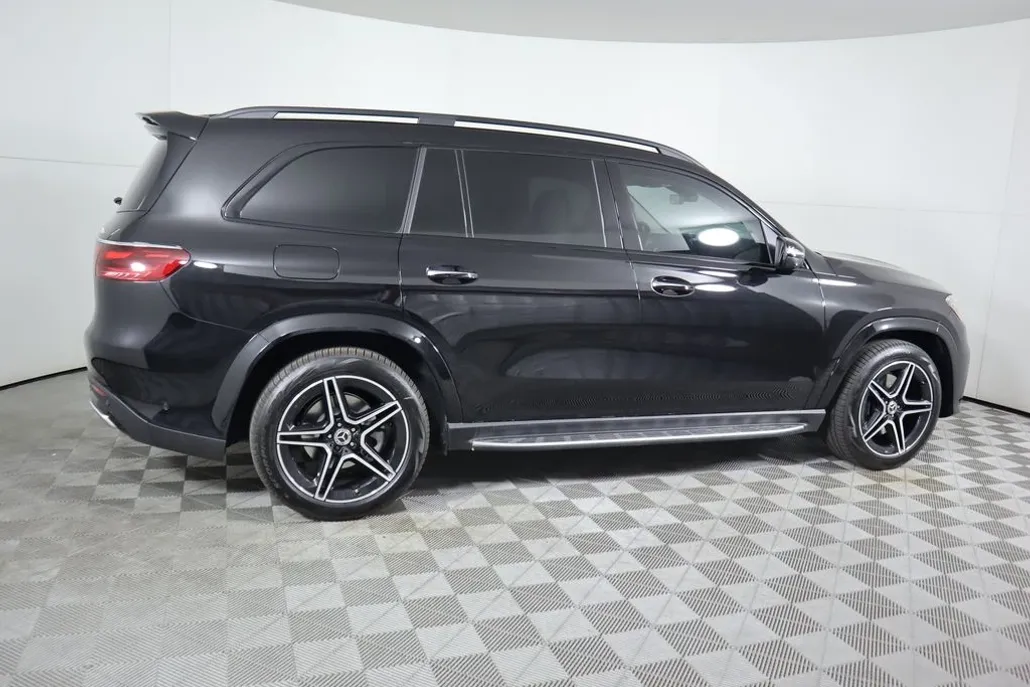 2026 Mercedes Benz GLS 450 4MATIC photo 1