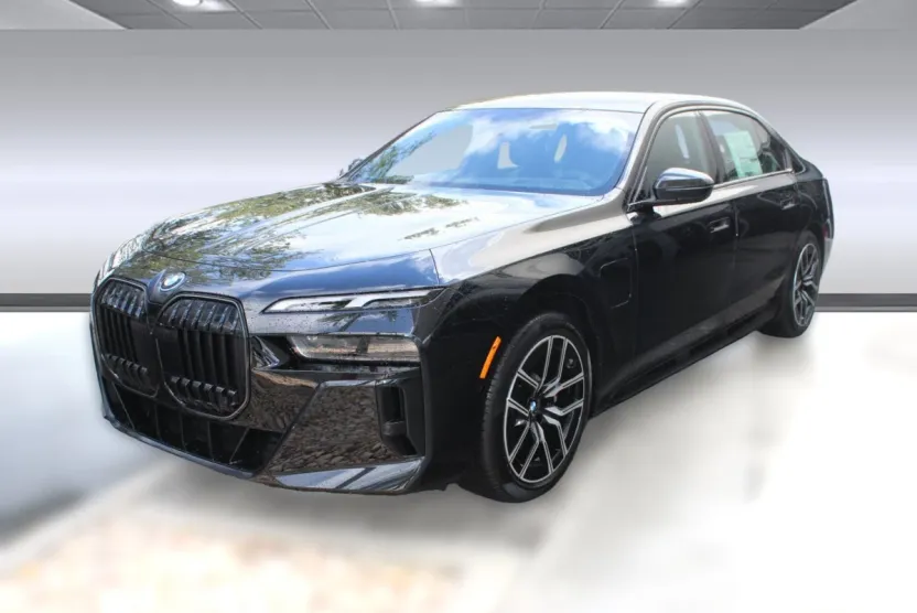 2026 Bmw 750e photo 1