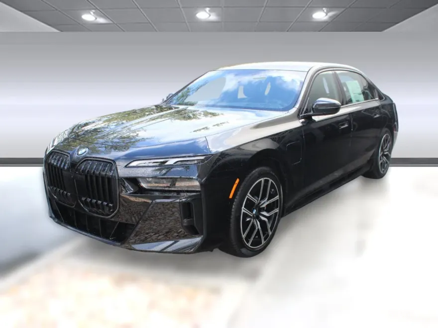 2026 Bmw 750e photo 1