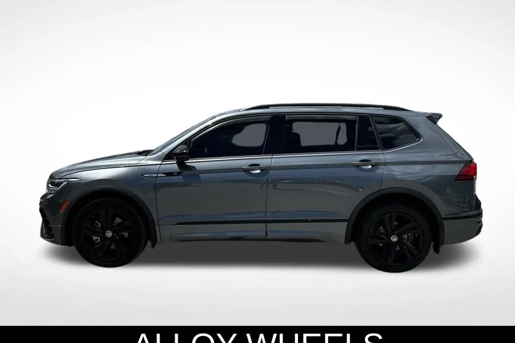 2024 Volkswagen Tiguan SE R-Line Black photo 1