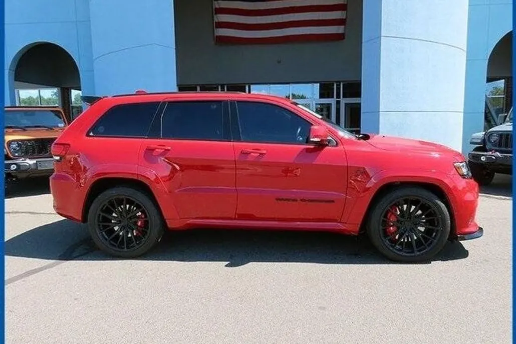 2021 Jeep Grand Cherokee SRT8 photo 1