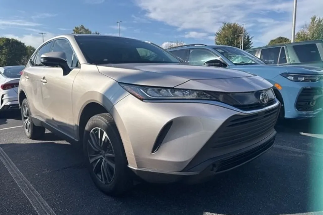 2022 Toyota Venza LE photo 1