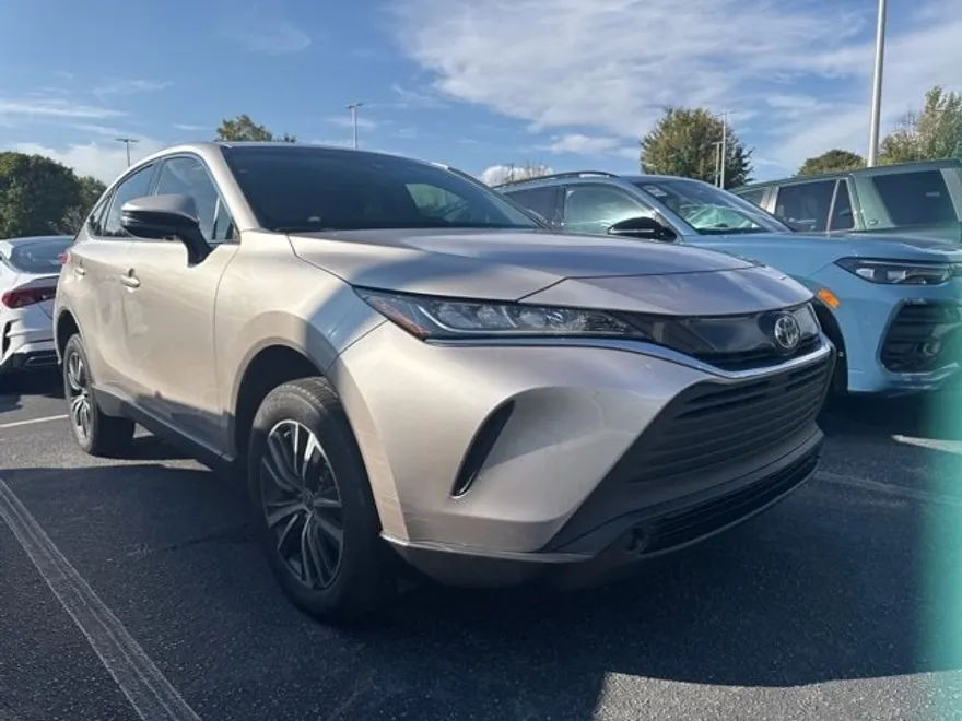 2022 Toyota Venza LE photo 1