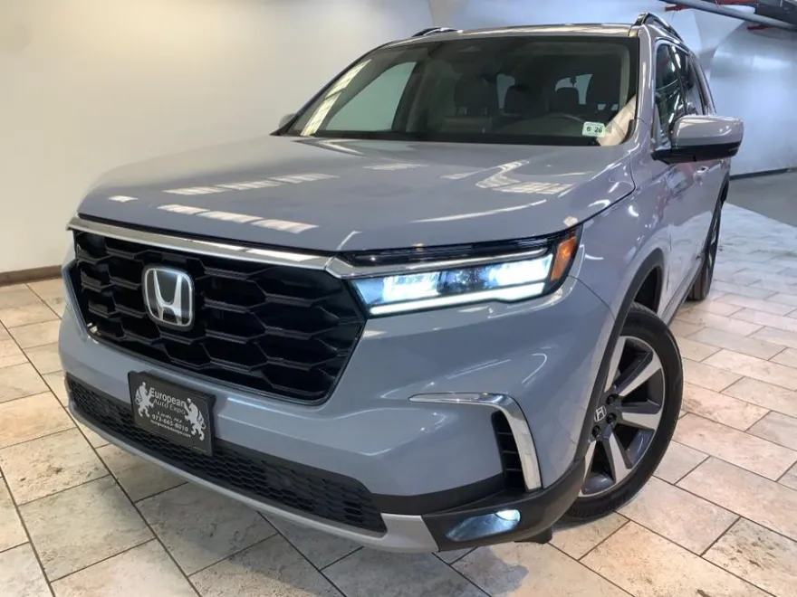 2023 Honda Pilot Touring photo 1