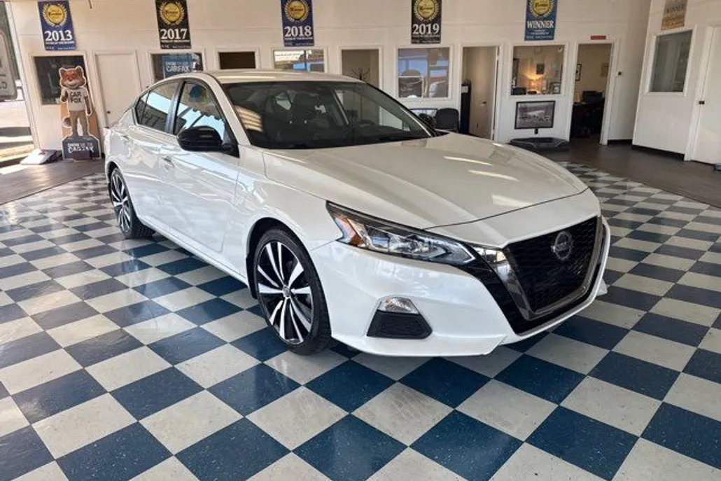 2020 Nissan Altima 2.5 SR photo 1