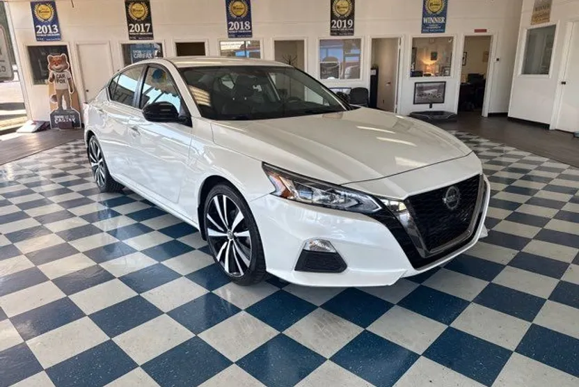 2020 Nissan Altima 2.5 SR photo 1