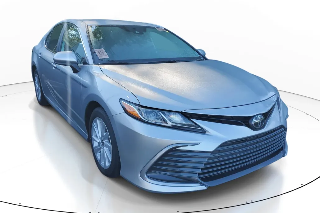 2022 Toyota Camry LE photo 1