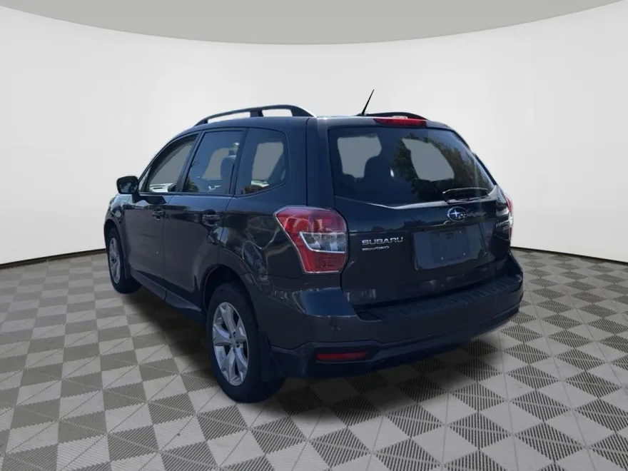 2015 Subaru Forester 2.5i Premium photo 1