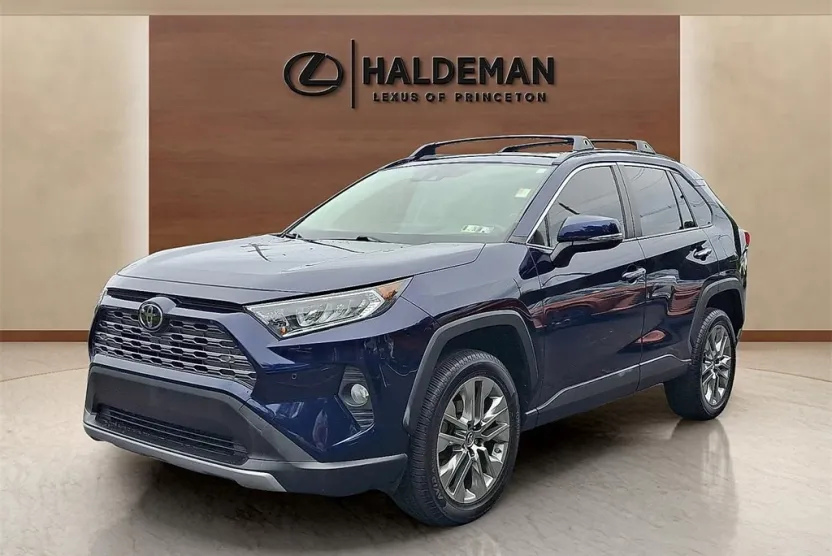 2019 Toyota RAV4 Limited photo 1