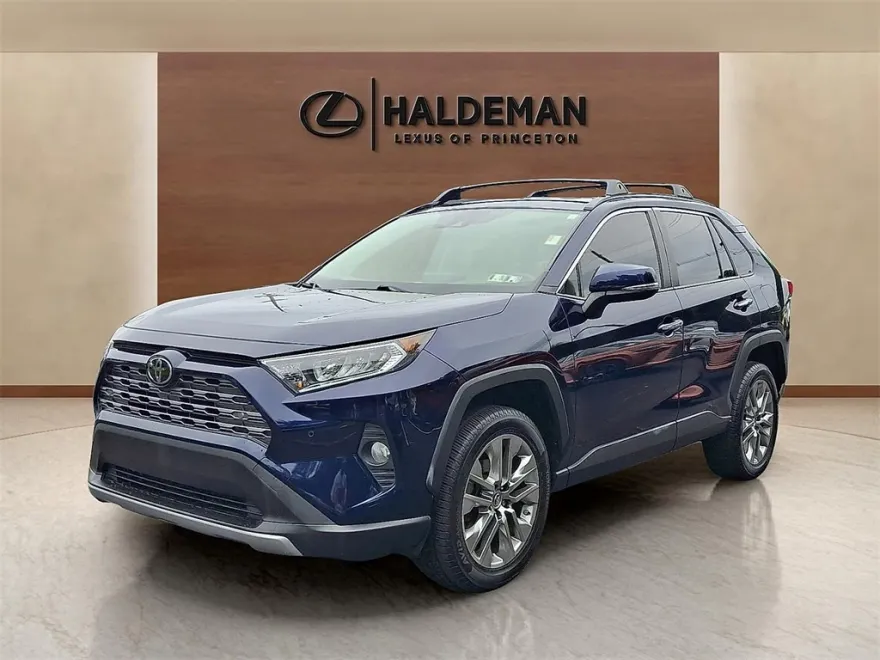 2019 Toyota RAV4 Limited photo 1