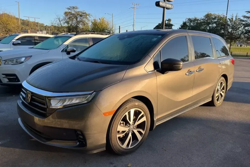 2023 Honda Odyssey Touring photo 1