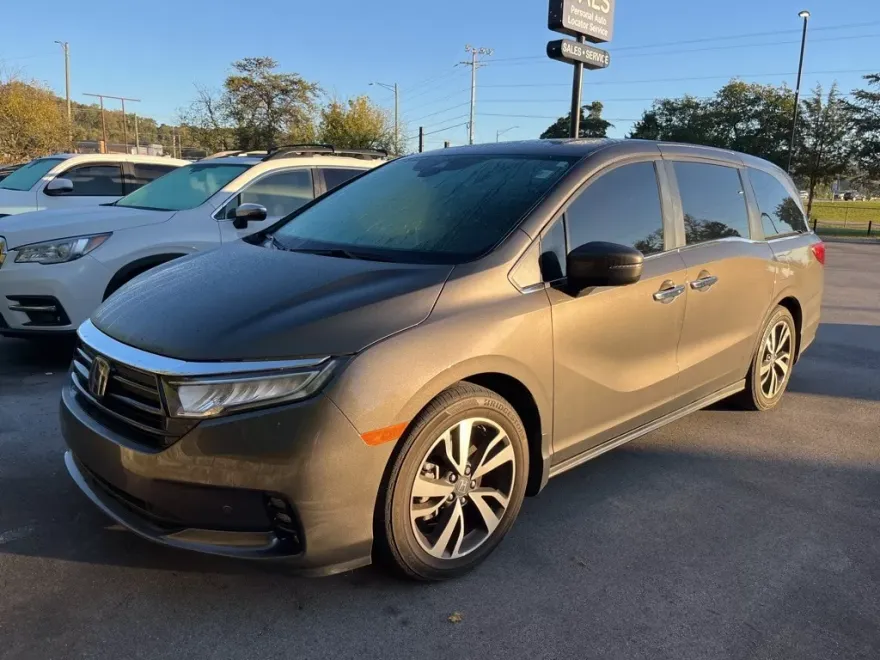 2023 Honda Odyssey Touring photo 1