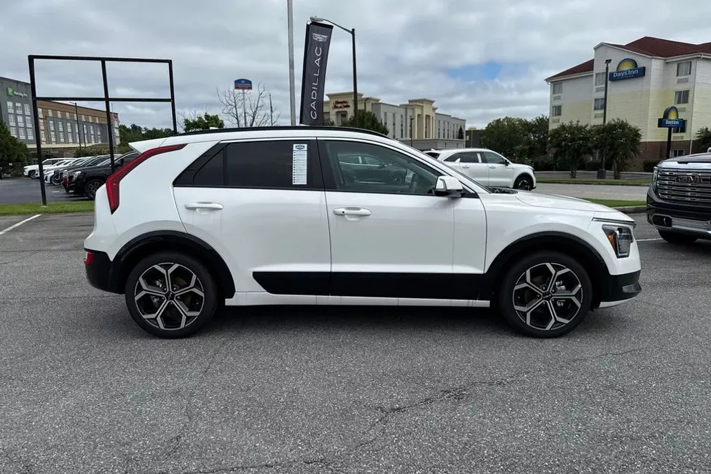 2025 Kia Niro EX Touring photo 1