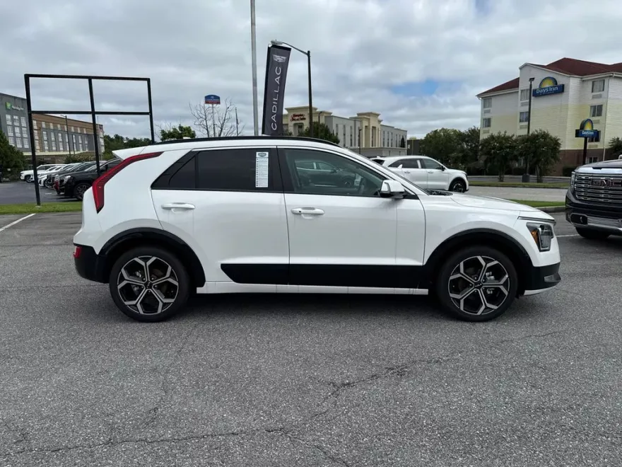 2025 Kia Niro EX Touring photo 1