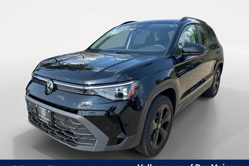 2025 Volkswagen Taos SE photo 1