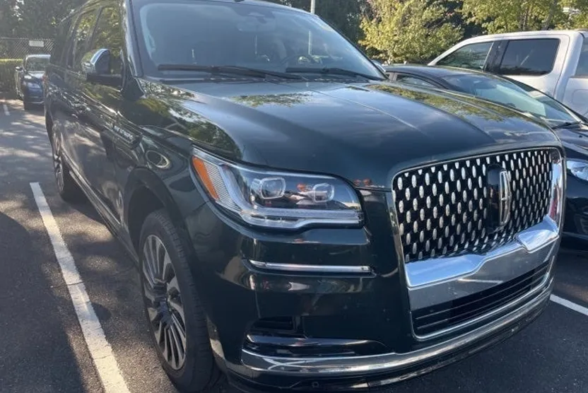 2024 Lincoln Navigator Black Label photo 1