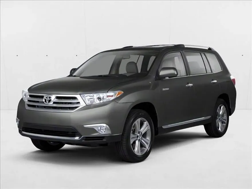 2013 Toyota Highlander Plus photo 1