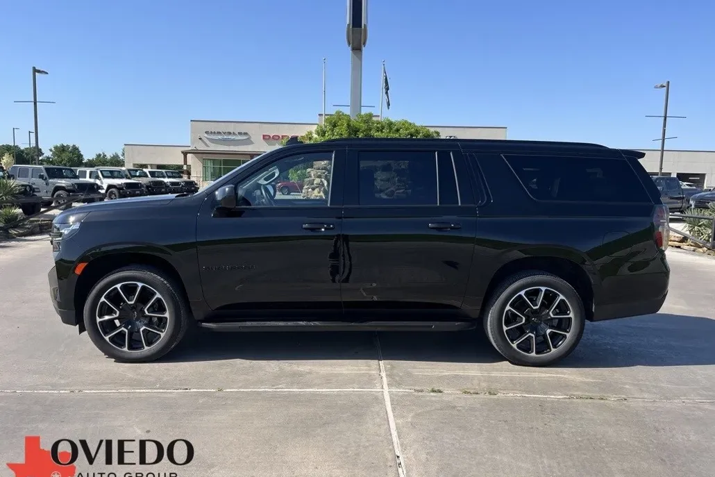 2024 Chevrolet Suburban RST photo 1