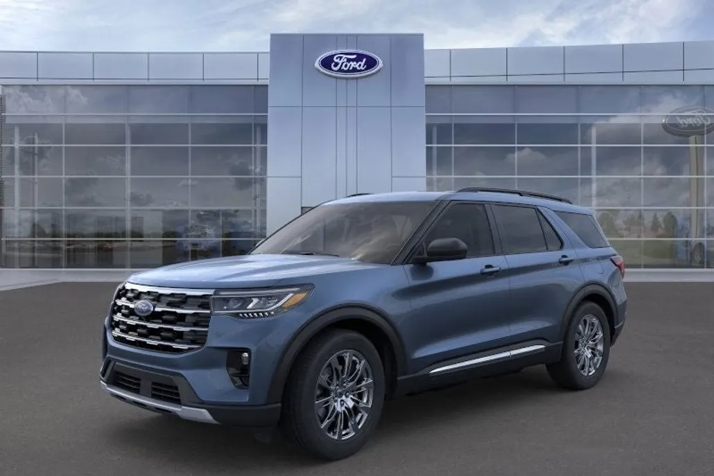 2025 Ford Explorer photo 1