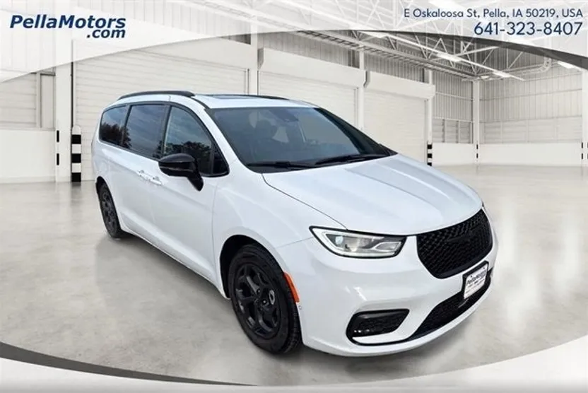 2024 Chrysler Pacifica Hybrid S Appearance photo 1