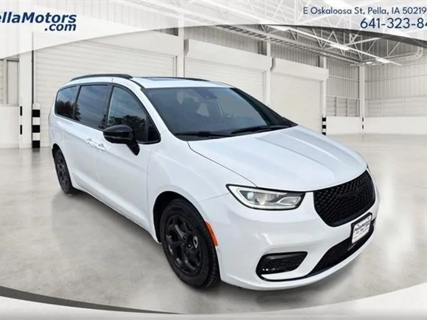 2024 Chrysler Pacifica Hybrid S Appearance photo 1