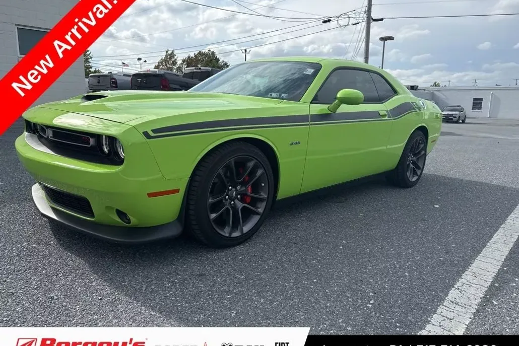 2023 Dodge Challenger R/T photo 1