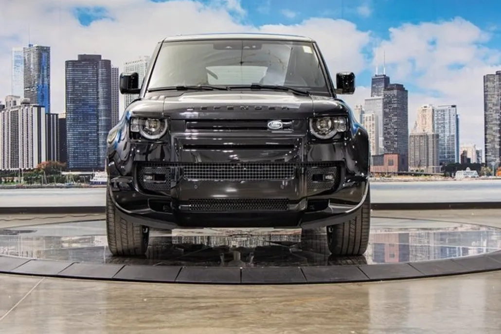 2025 Land Rover Defender 130 X-Dynamic SE photo 1