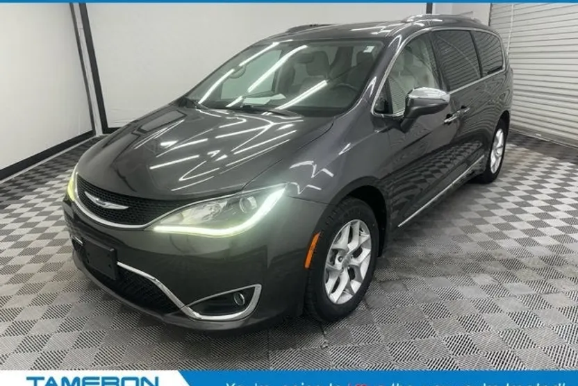 2020 Chrysler Pacifica Limited photo 1