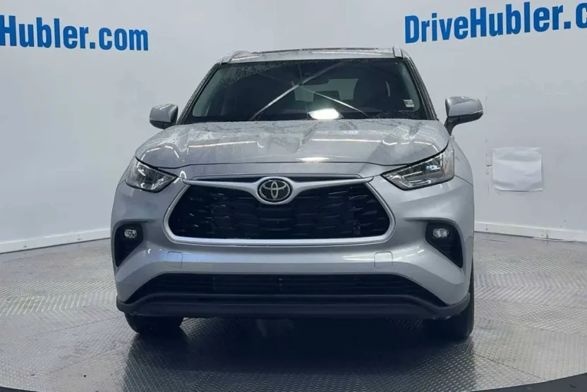 2025 Toyota Highlander XLE photo 1